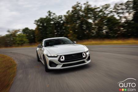 Ford Mustang RTR 2026, avant