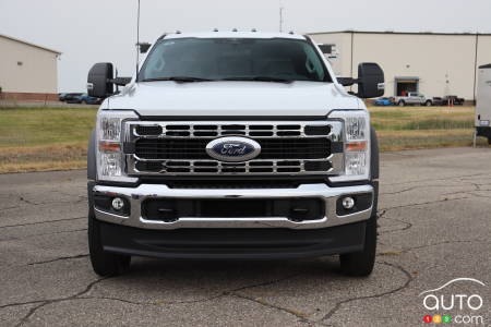 Ford Super Duty 2023 blanche