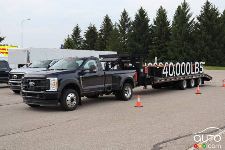 Ford Super Duty 2023 noir