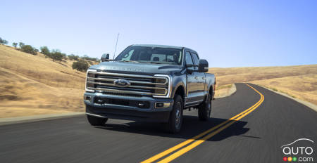 2023 Ford Super Duty Limited, on road