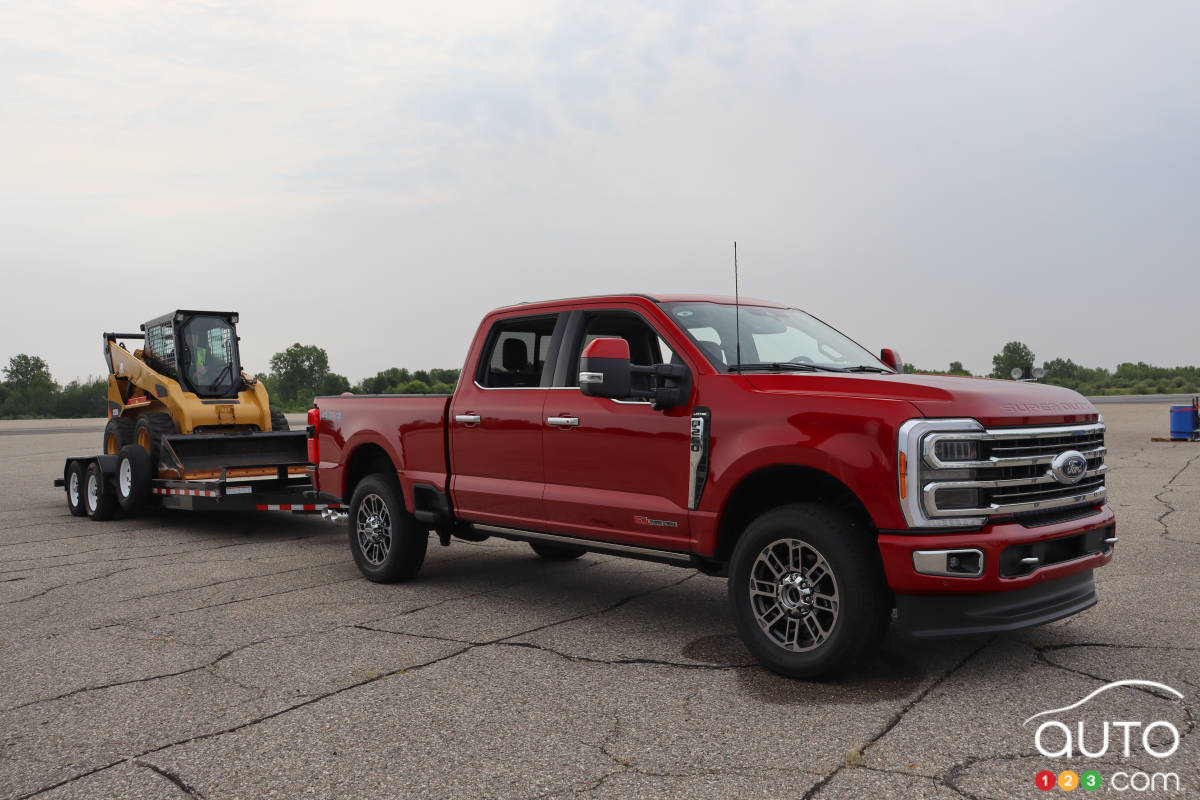 Ford Super Duty 2023 rouge
