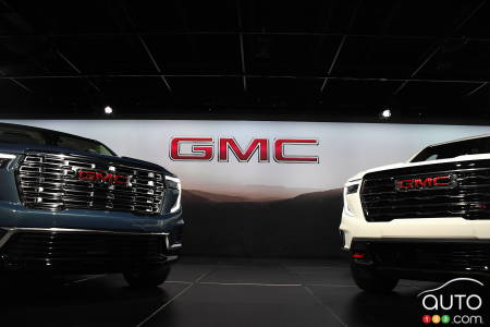 2024 GMC Acadia, front grille