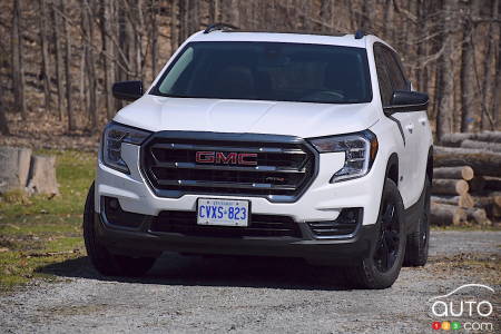 2022 GMC Terrain AT4, front
