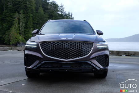 Genesis GV70 - Front