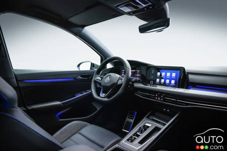 2022 Volkswagen Golf R, interior