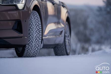 Considéré par plusieurs experts comme un des meilleurs pneus d’hiver au monde, le Nokian Hakkapeliitta R5 a déjà fait ses preuves