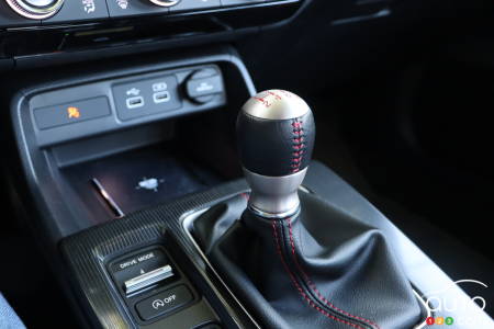 Gear shifter in 2023 Honda Civic Si