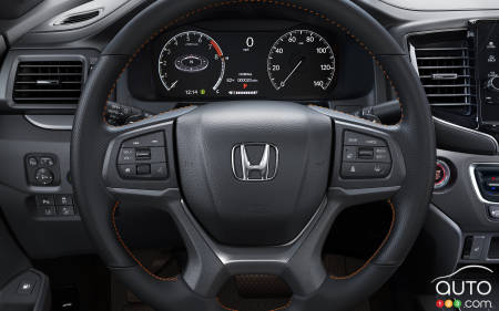 Steering wheel, driver data display of the 2024 Honda Ridgeline