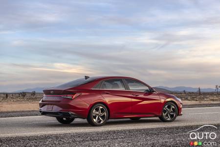 Hyundai Elantra 2023 - Profil