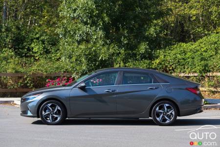 Aperçu de Hyundai Elantra Hybride 2023 du profil