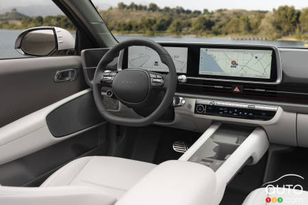 2023 Hyundai Ioniq 6 - Steering wheel, dashboard