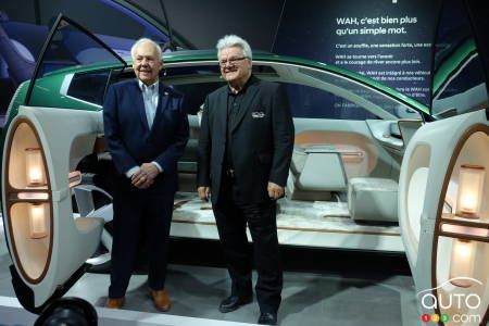 Yvan Cournoyer and Marcel Dionne in front the Hyundai SEVEN Concept at the Montreal Auto Show