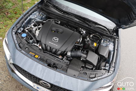 2022 Mazda3 GT, engine