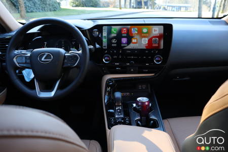 2022 Lexus NX 450h+, dashboard