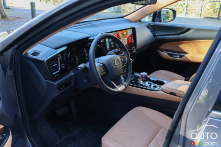 Lexus NX 450h+ 2022, intérieur