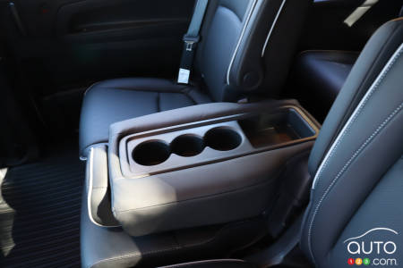 2022 Honda Odyssey, second row of seats