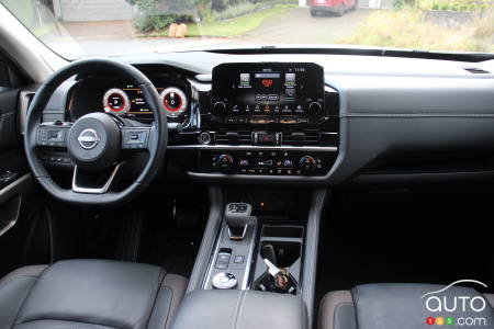 2022 Nissan Pathfinder, interior