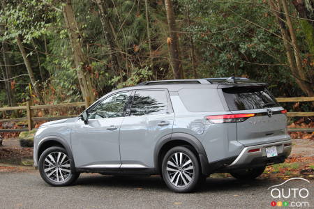 2022 Nissan Pathfinder, three-quarters rear