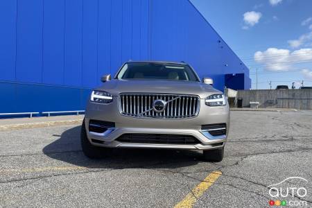 Front of 2023 Volvo XC90 Recharge
