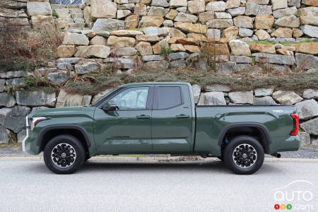 2022 Toyota Tundra, profile