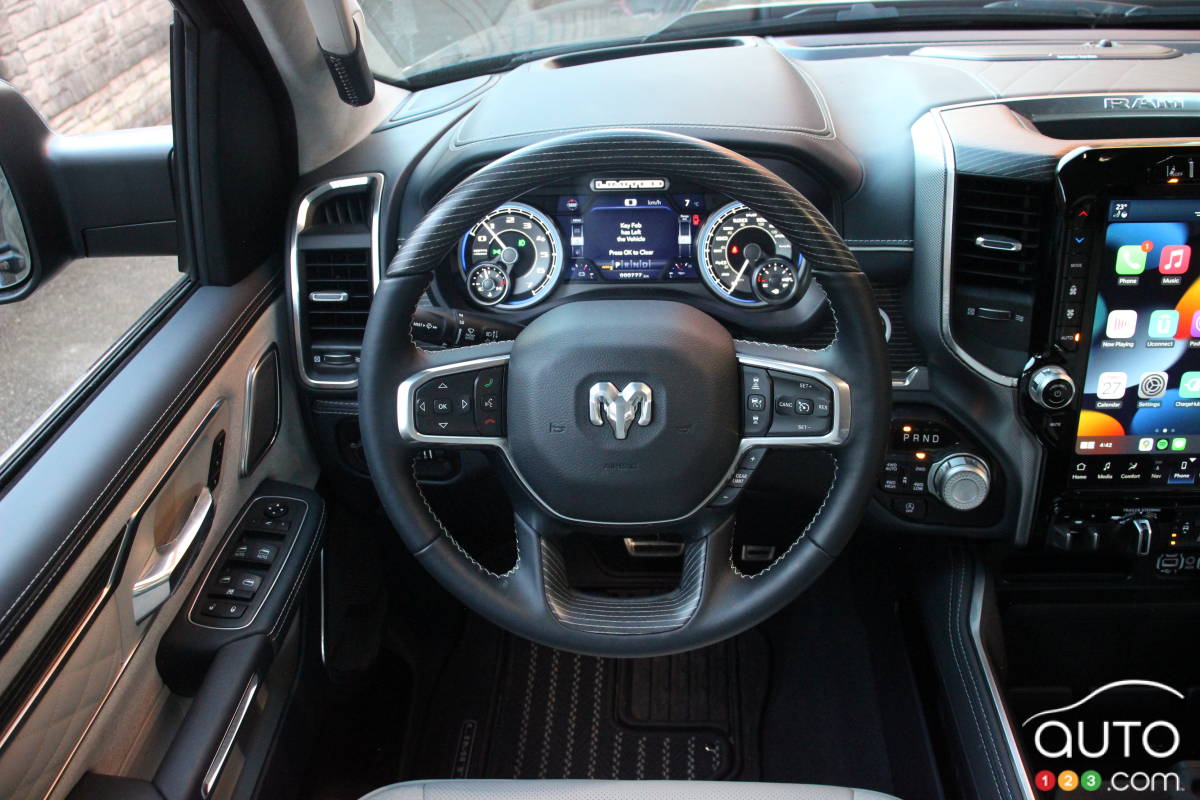 2022 Ram 1500, steering wheel, dash