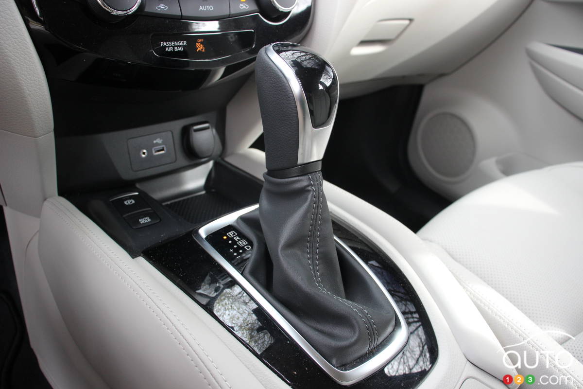 Nissan Qashqai 2020, bas de console