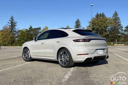 2020 Porsche Cayenne Coupe, three-quarters rear