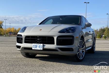 2020 Porsche Cayenne Coupé, three-quarters front