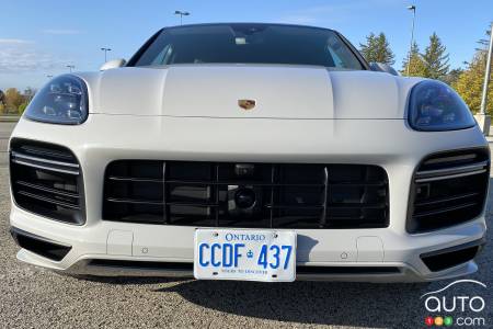 2020 Porsche Cayenne Coupe, front