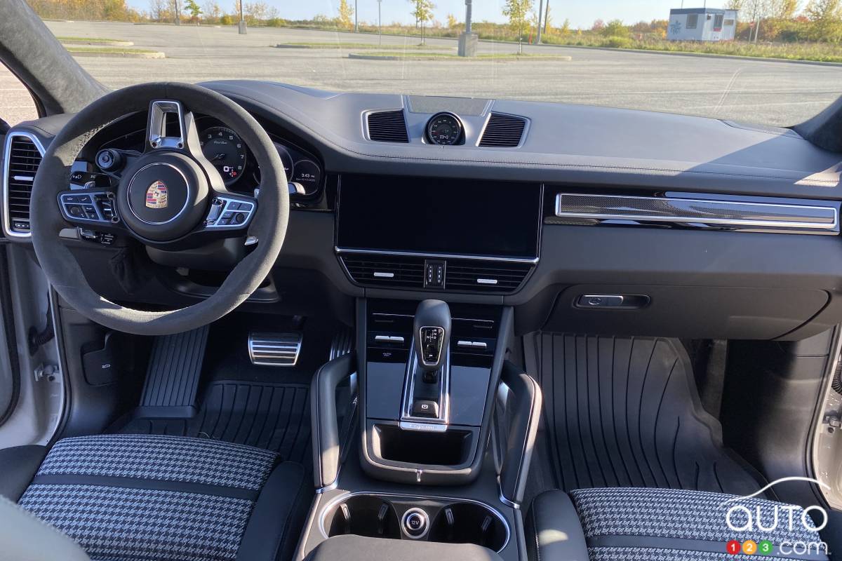 Porsche Cayenne Coupé 2020, tableau de bord
