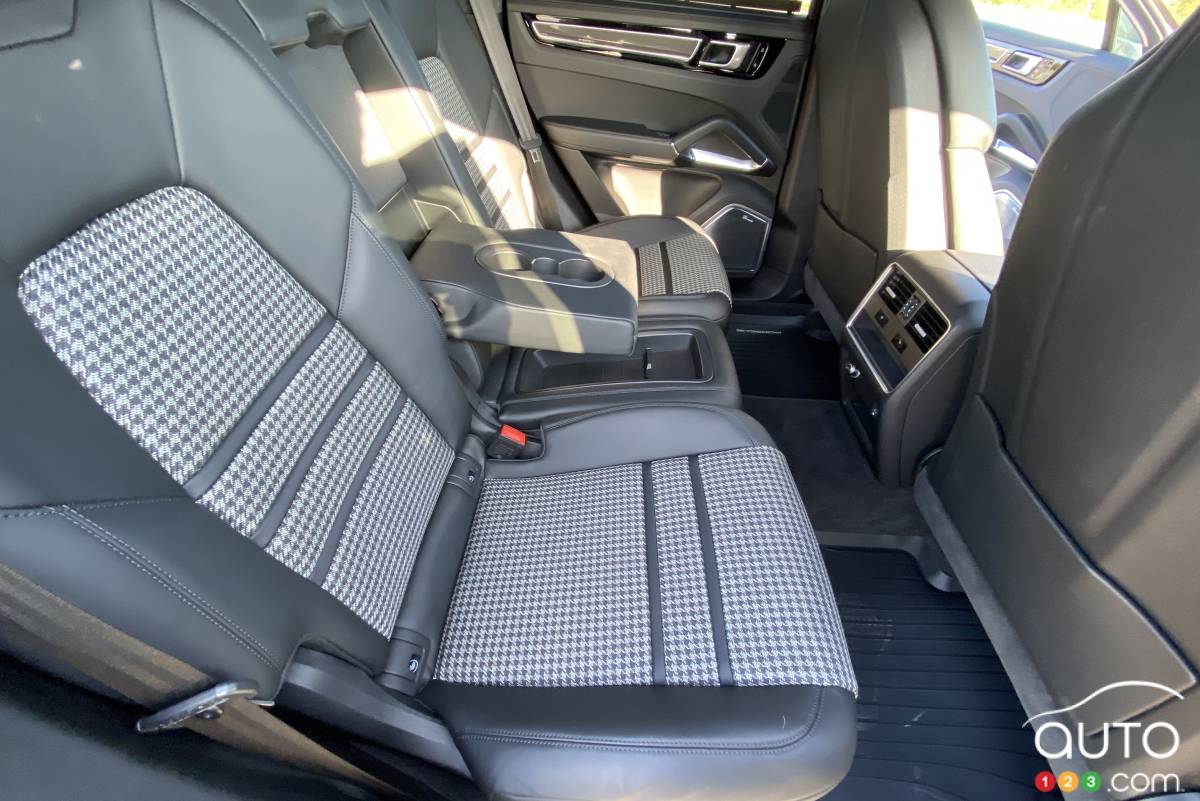 Porsche Cayenne Coupé 2020, sièges de deuxième rangée