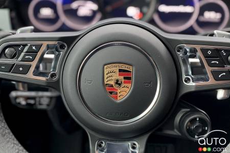 2020 Porsche Cayenne Coupe, steering wheel