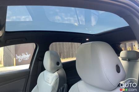 2021 Volkswagen ID.4, panoramic sunroof