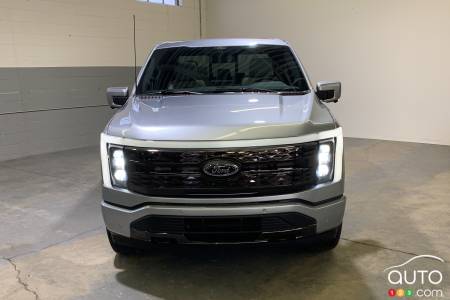 Ford F-150 Lightning, front