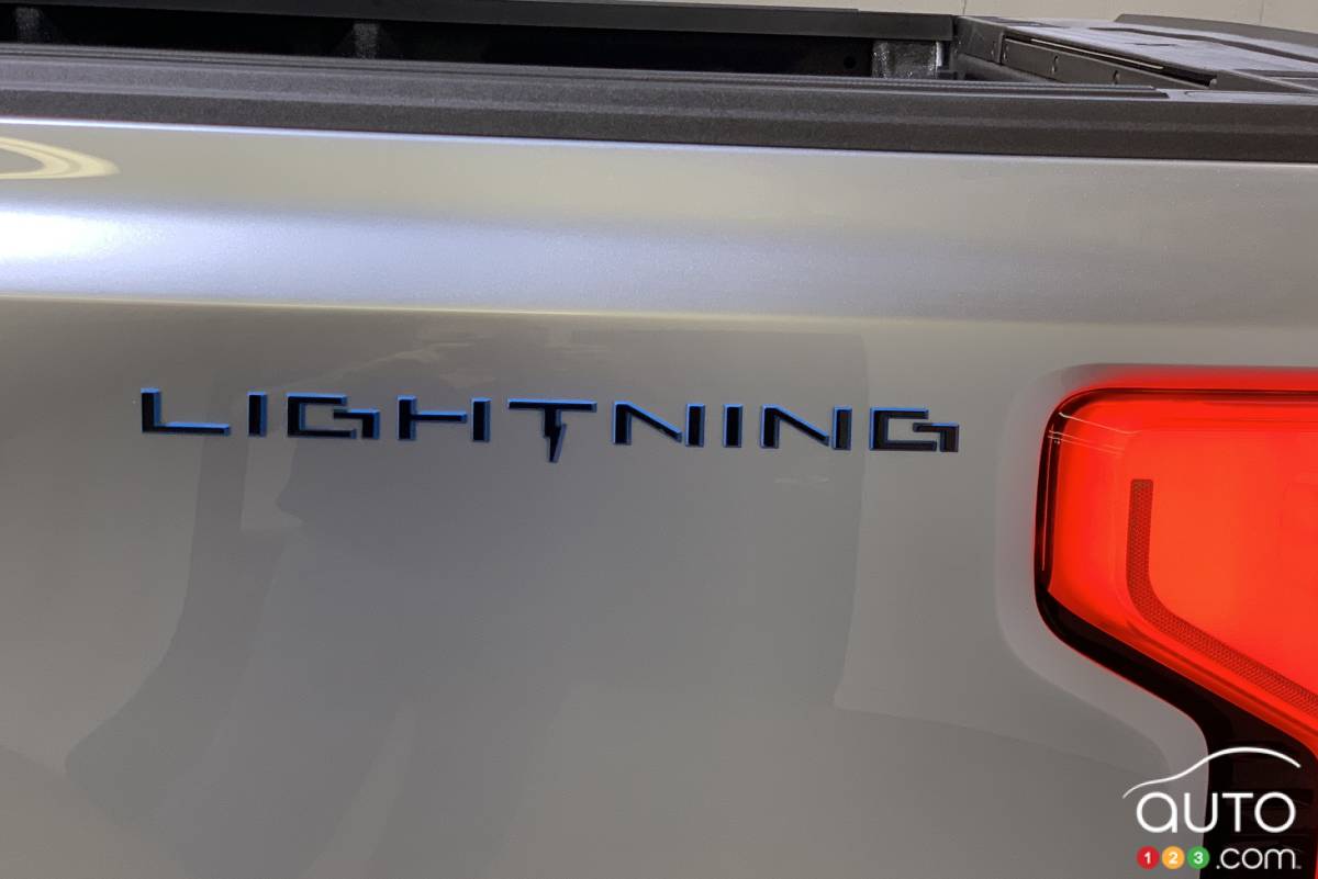 Ford F-150 Lightning, écusson