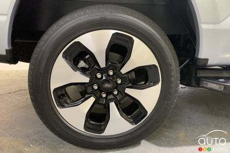 Ford F-150 Lightning, wheel