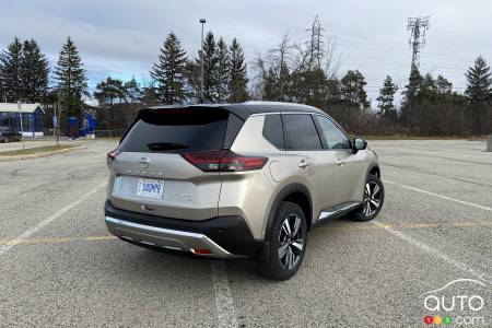 2021 Nissan Rogue Platinum, three-quarters rear