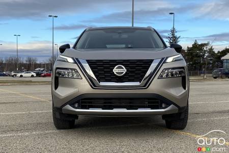 2021 Nissan Rogue Platinum, front