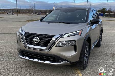 2021 Nissan Rogue Platinum, front grille