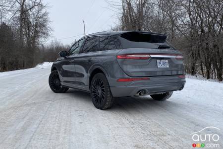 2021 Lincoln Corsair, three-quarters rear