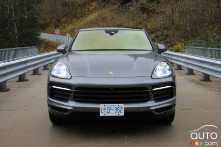 2020 Porsche Cayenne S Coupe, front