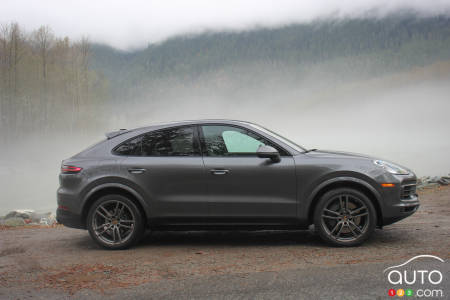 2020 Porsche Cayenne S Coupe, profile