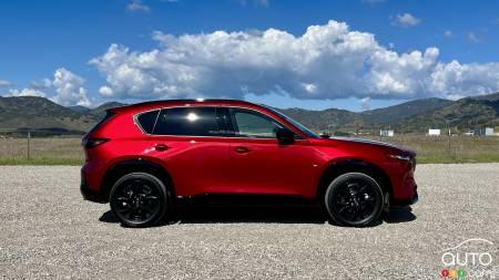 Mazda CX-5 2026, de profil