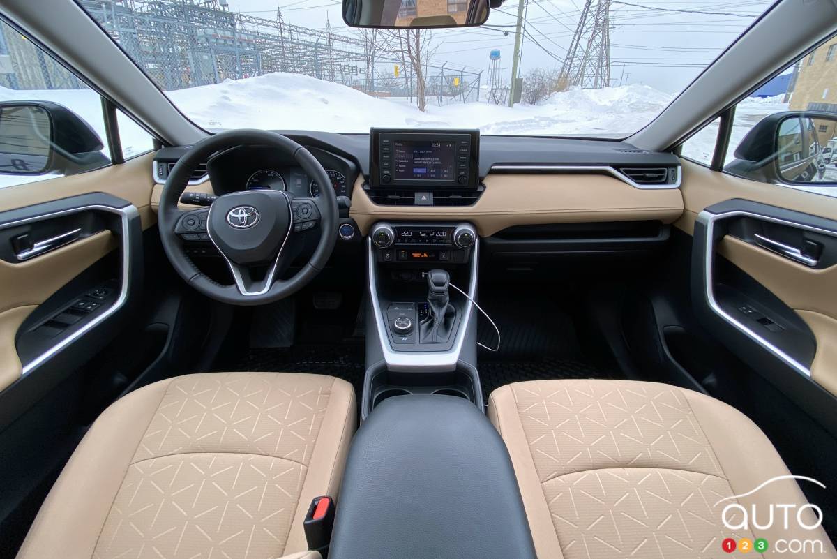 Toyota RAV4 hybride 2021, intérieur