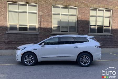 2022 Buick Enclave, profile