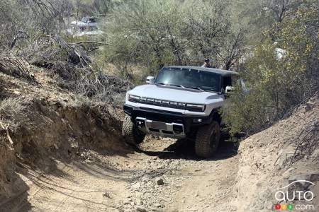 2022 GMC Hummer EV, front