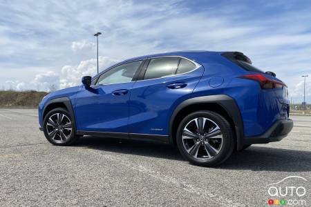 Lexus UX 250h 2021, profil