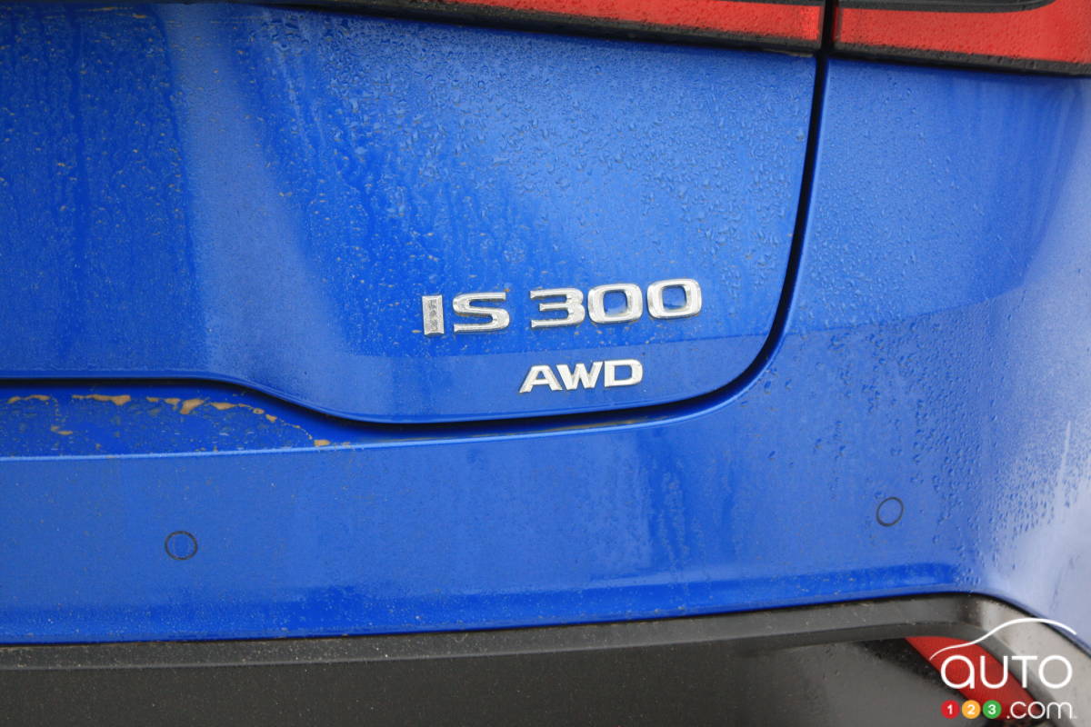 Lexus IS 300 2021, écusson