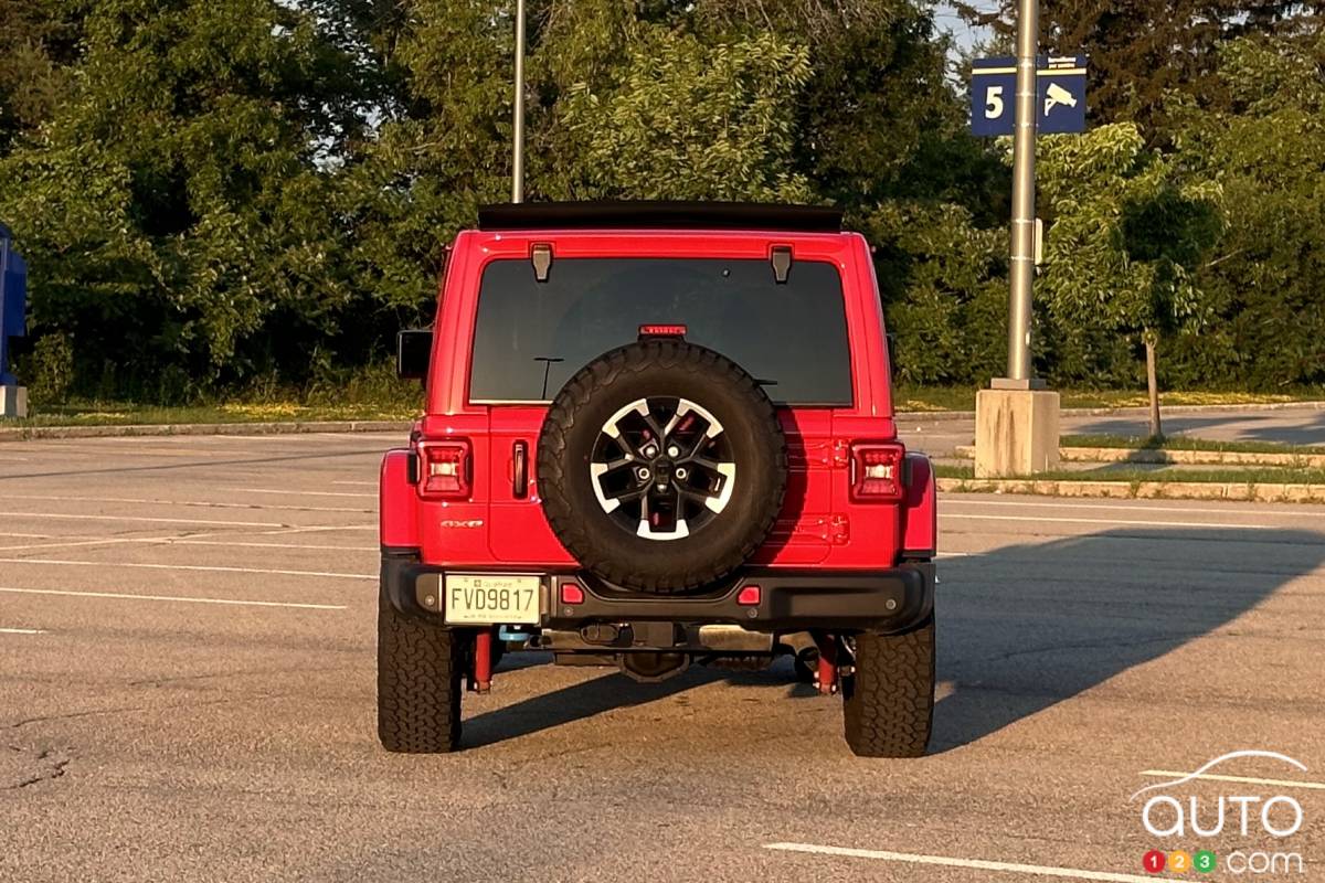 Jeep Wrangler Rubicon 4xe 2024, arrière