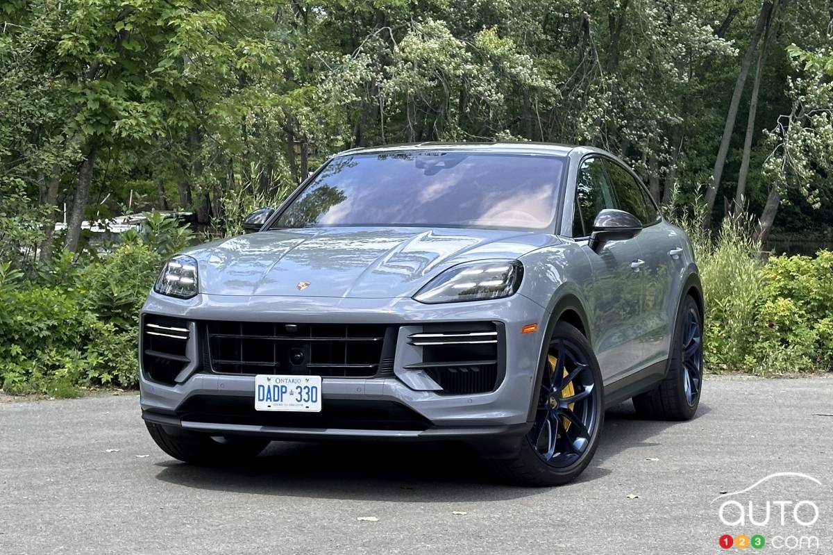 2024 Porsche Cayenne GT Turbo, three-quarters front